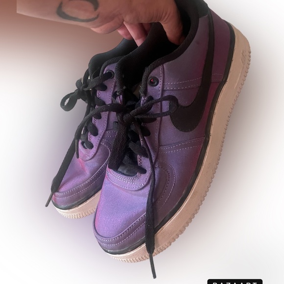 Air Force 1 LV8 Shift GS ‘Hyper Violet Black’ Sneakers - Picture 4 of 8